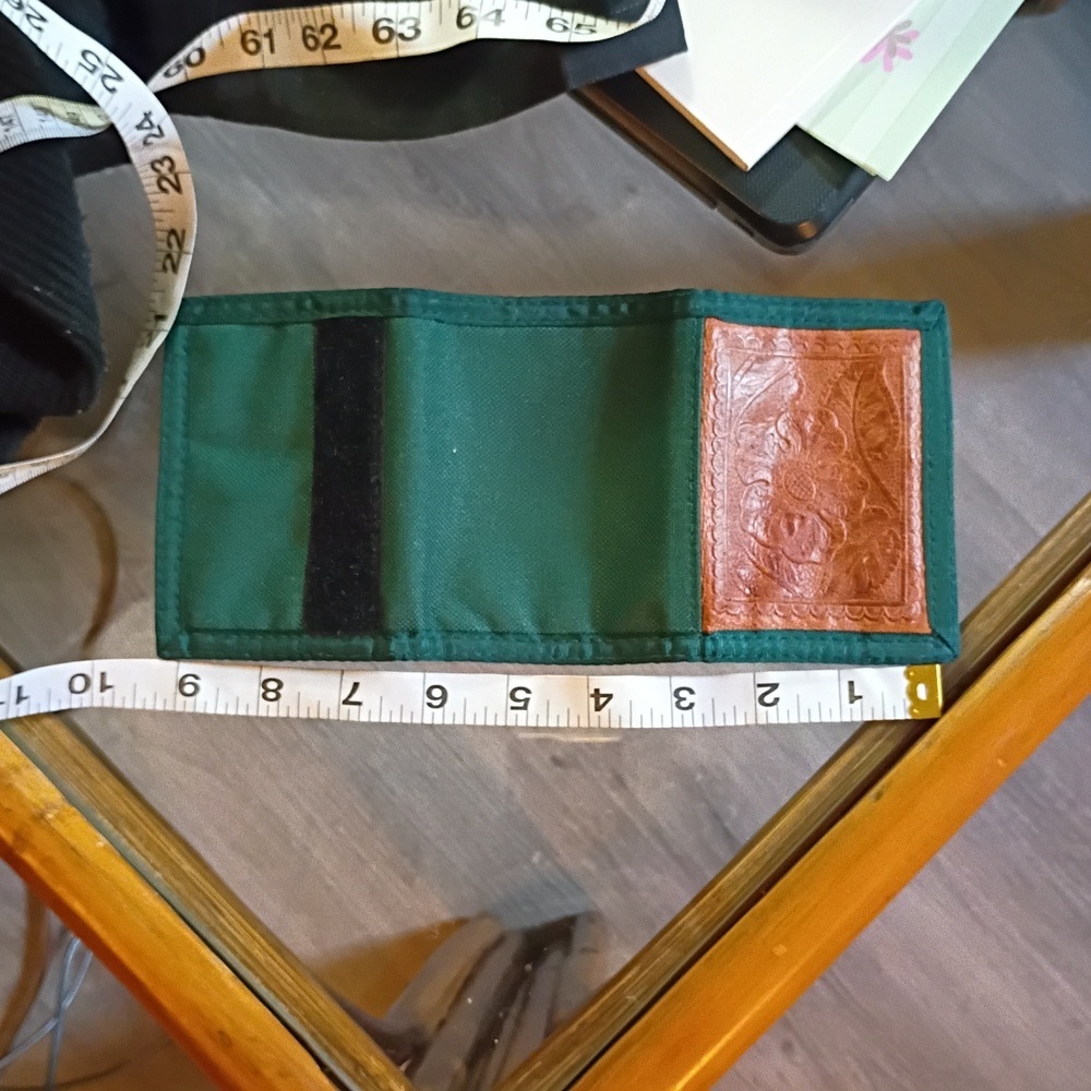 Green and Brown Embossed Wallet - Picture 6 of 6